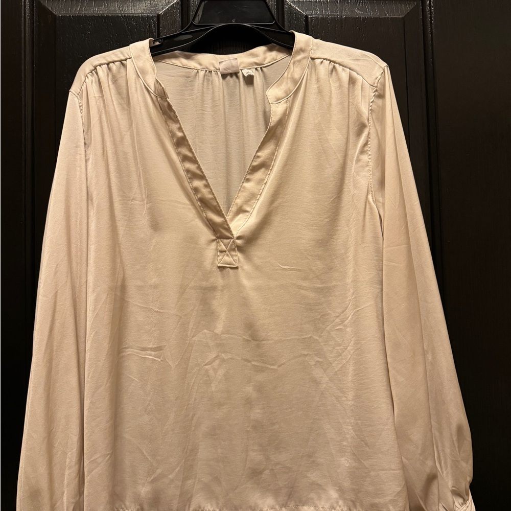 Women’s long sleeve Gap blouse in off-white/light ivory, size large